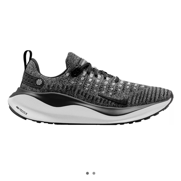Nike Black and White Knit Running Shoes - Picture 1 of 2